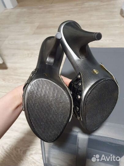 Босоножки чёрные разные 35-36 размер