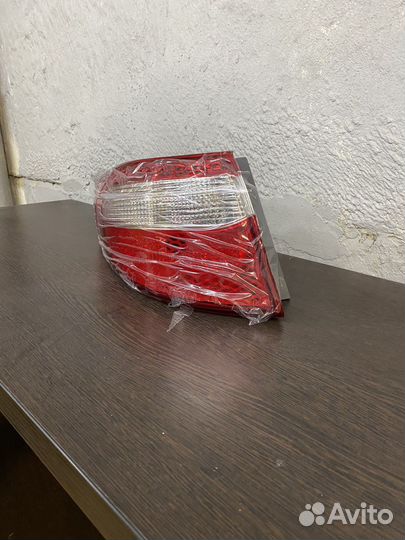 Kia Rio 3 задний левый фонарь