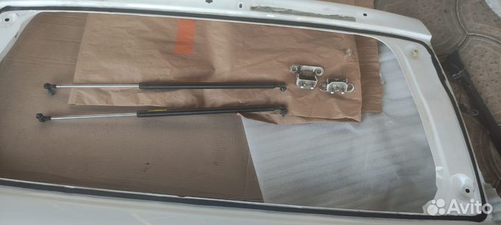 Toyota land cruiser 200 Крышка багажника ориг