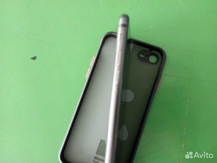 iPhone 8, 64 ГБ