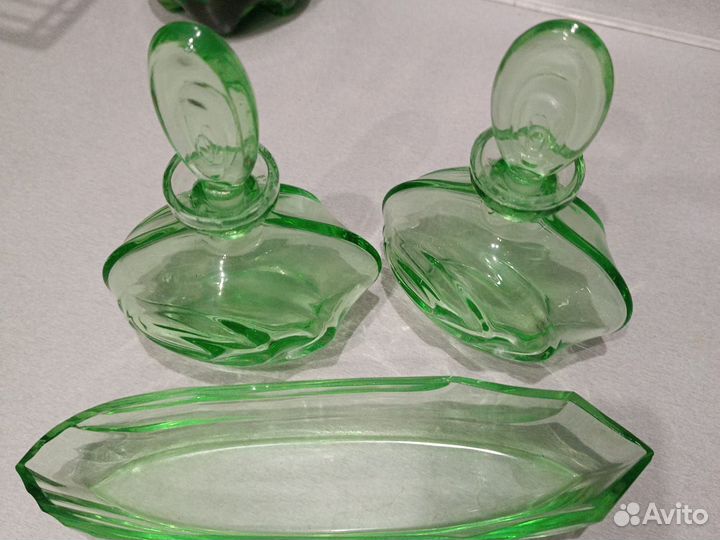Набор из зелёного стекла