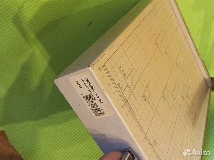 Резак для фото и бумаги сабельный