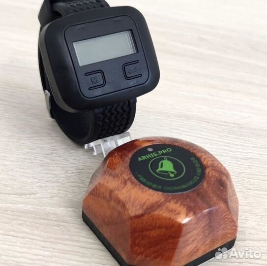 Кнопка вызова официанта Махагон и пейджер часы