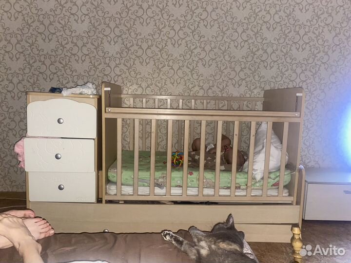 Кровать детская с комодом