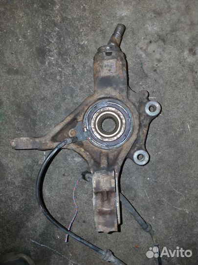 Кулак поворотный правый Ситроен С4 Пикассо