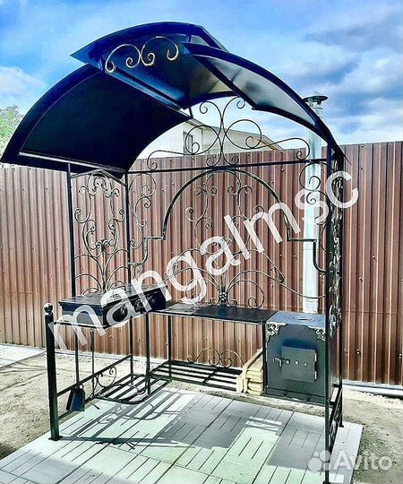 Мангал с крышей