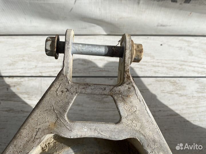 Infiniti QX70 Рычаг задний нижний