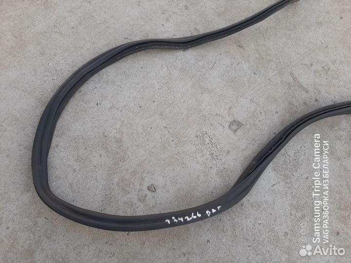 Уплотнитель крышки багажника VW tiguan 2019