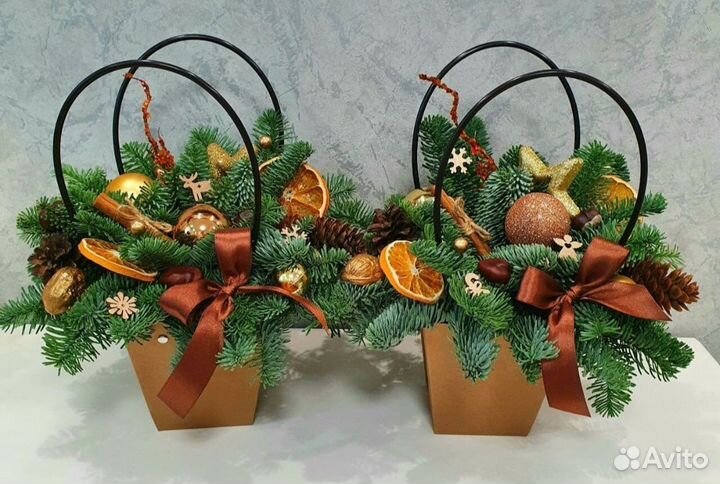 Новогодние композиции из живой ели и сосны