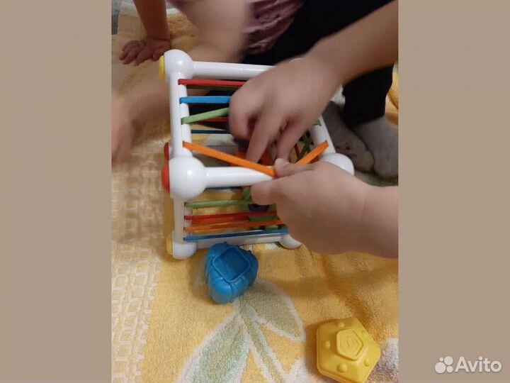 Сортер монтессори - куб с резинками