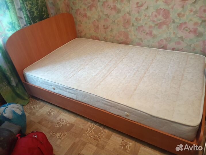 Кровать с матрасом бу
