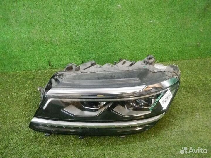 Фара левая Volkswagen Tiguan