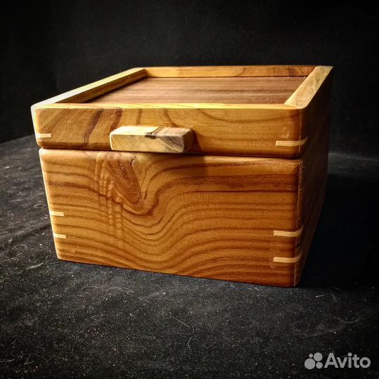 Шкатулка для эфирных масел из массива