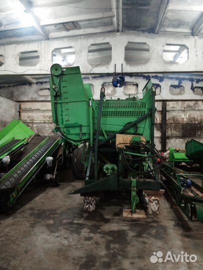 Картофелеуборочный комбайн