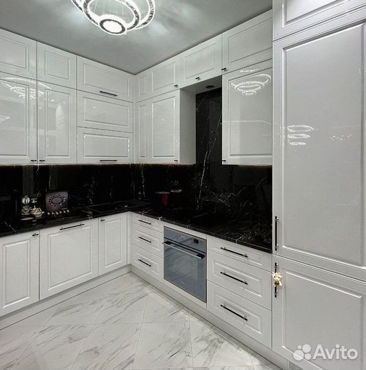 Угловой кухонный гарнитур классика