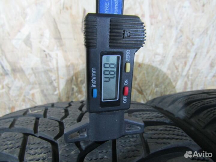 Bridgestone Blizzak LM-20 235/45 R17