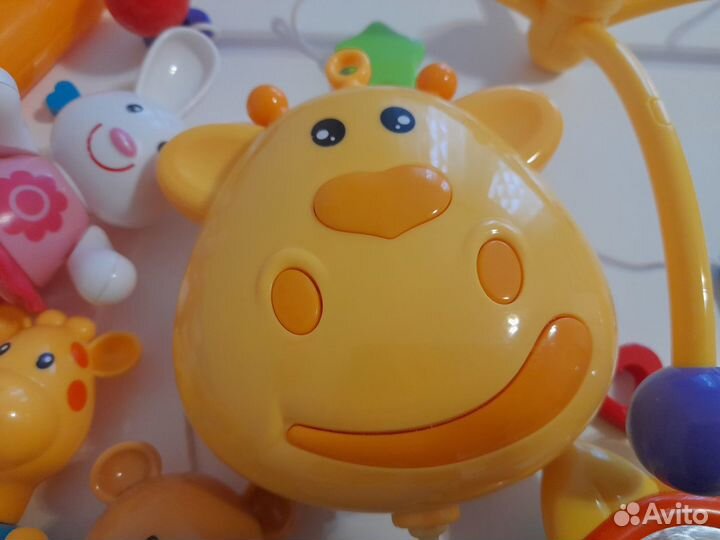 Мобиль на кроватку Жирафики