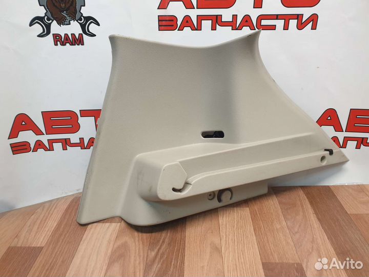 Обшивка багажника правая Renault Sandero 2