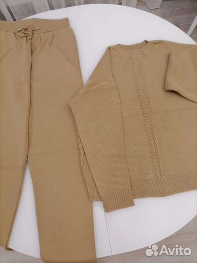 Вязаный костюм женский