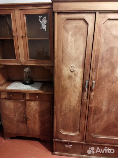 Антикварный буфет-сервант и шкаф