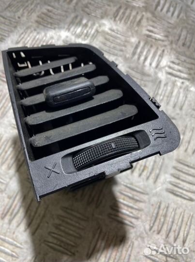 Дефлектор воздушный правый Uaz Profi 236024-010