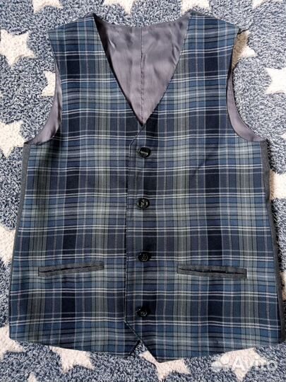 Школьная форма- жилеты 140, 146