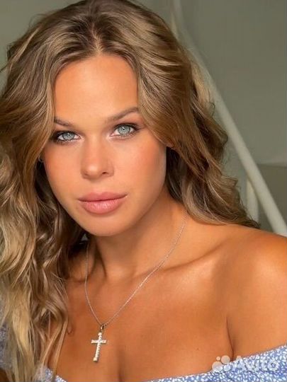 Бесплатно Модель на макияж и прическу