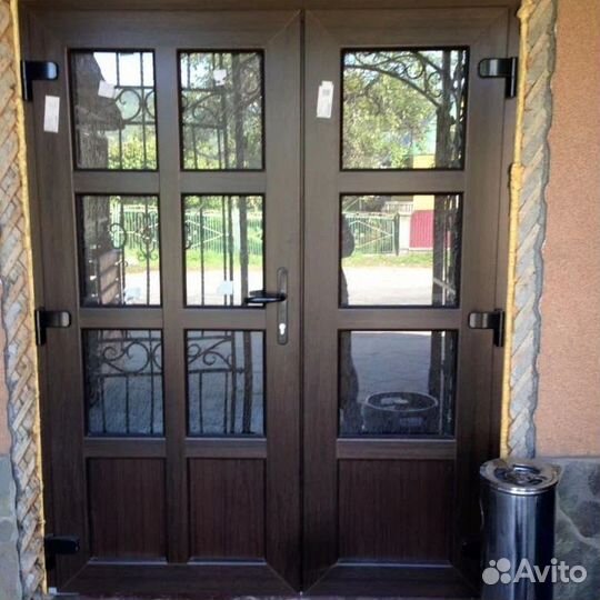 Пластиковые двери входные монтаж, доставка