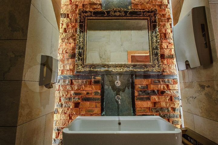 Продаю первый этаж бизнес центра, 480 м²