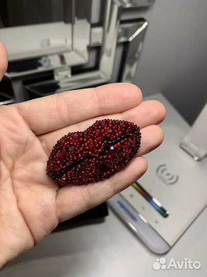 Брошь губы бисер ручная работы