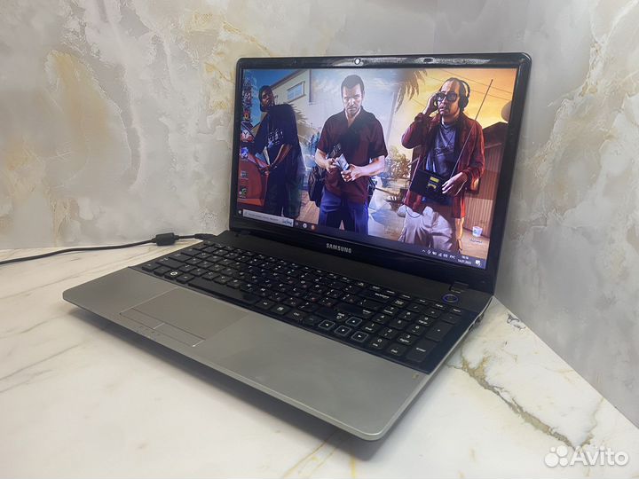 Игровой ноутбук i5/8Gb/Ssd+hdd Samsung