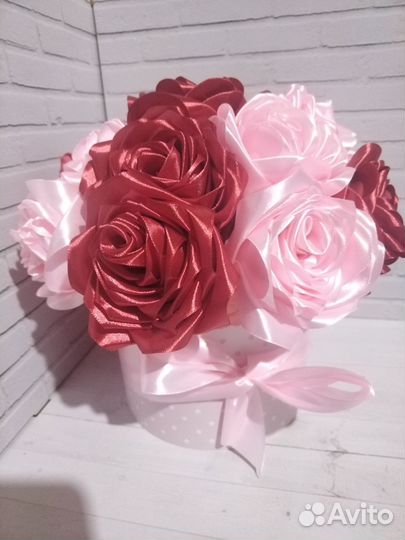 Розы из атласных лент