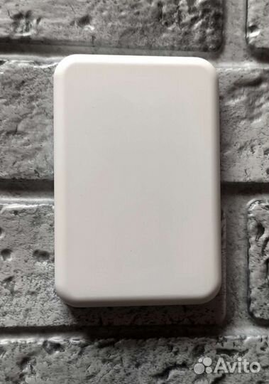 Magsafe battery pack