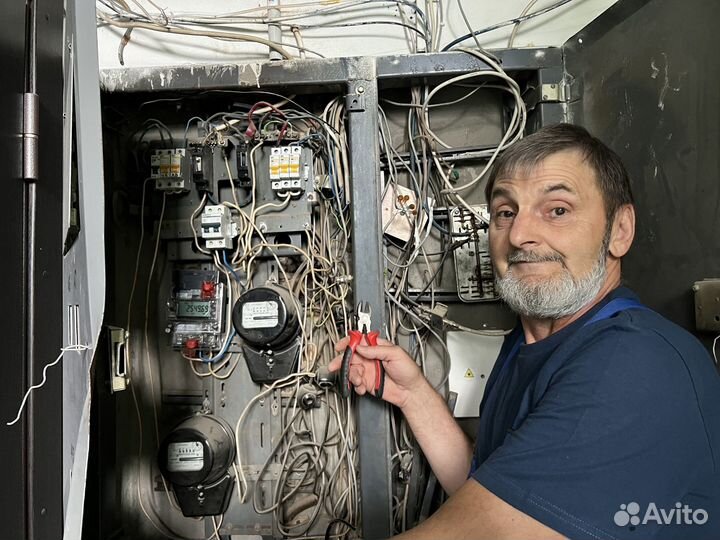 Услуги Электрика Перенос розеток Замена автоматов