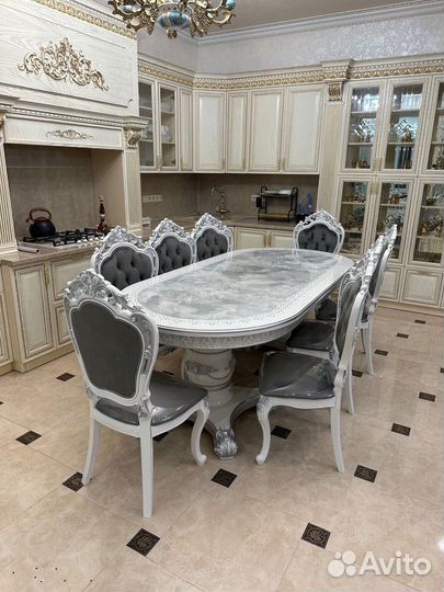 Кухонный стол и стулья