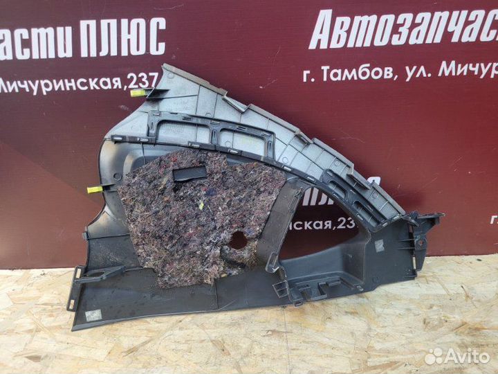 Обшивка стойки передняя правая Toyota Auris