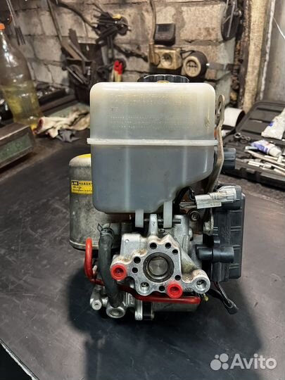 Главный тормозной цилиндр тойота Лэнд Крузер 200