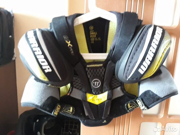 Нагрудник хоккейный