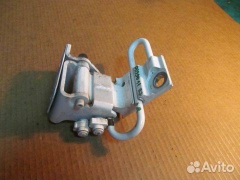 Петля двери задней правой нижняя Audi Q7