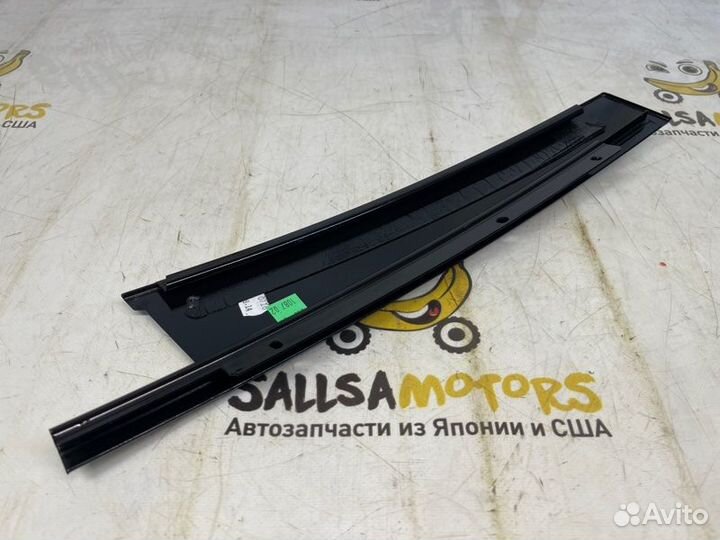 Накладка двери задняя правая Mercedes-Benz C180