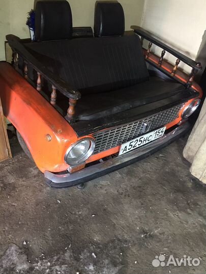 Ретро диван 2101