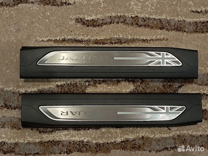 Новые накладки порогов передних Jaguar Xe