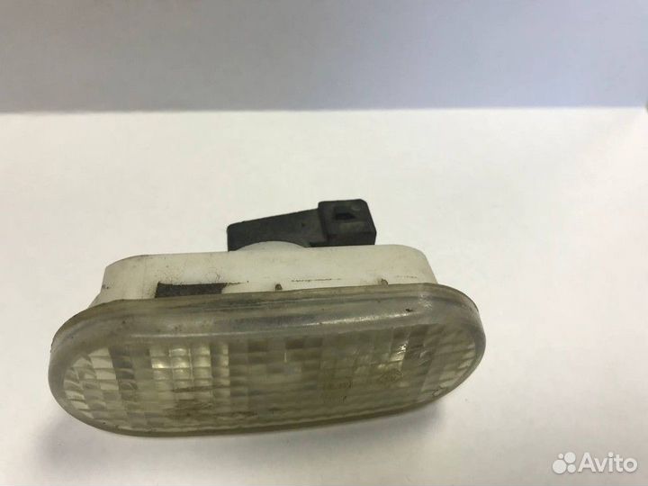 Указатель поворота на крыло белый