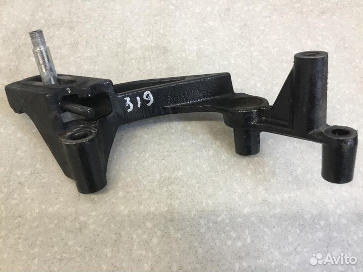 Кронштейн (сопут. товар) Toyota Land Cruiser (200)