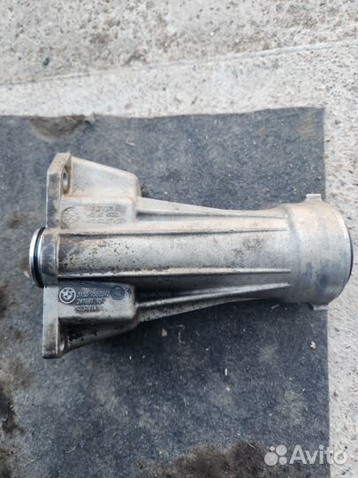 Кронштейн полуоси bmw e70 n52b30