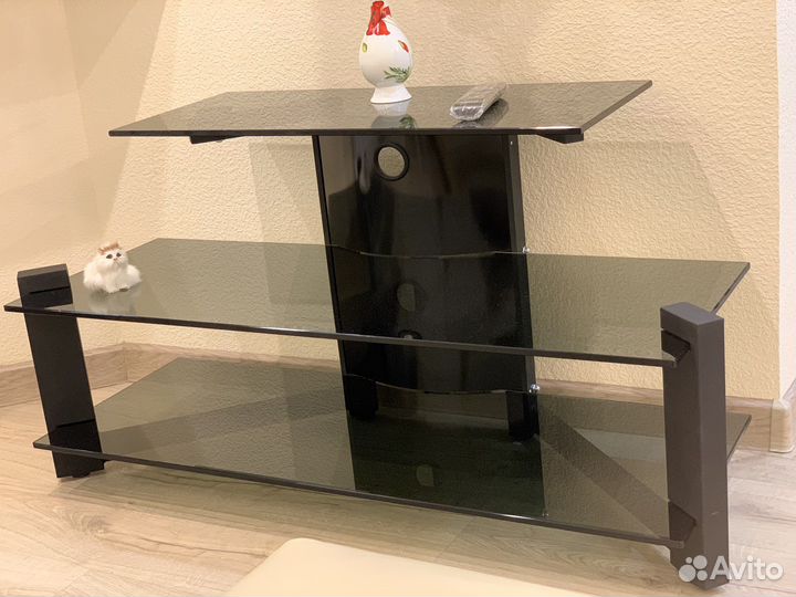 Стеклянная тумба под тв