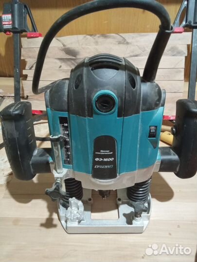 Ручной фрезер по дереву