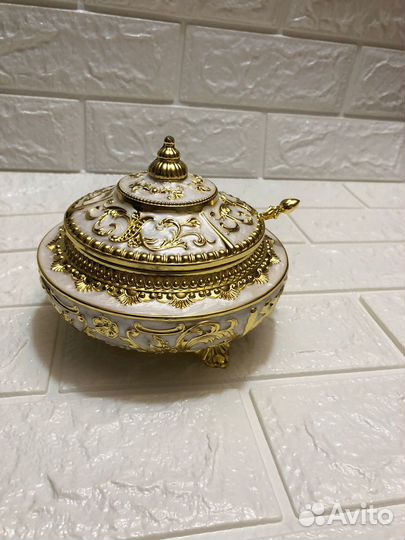 Сахарница метеллическая