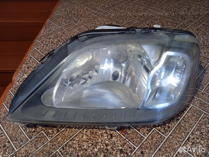 Левая фара renault logan 1