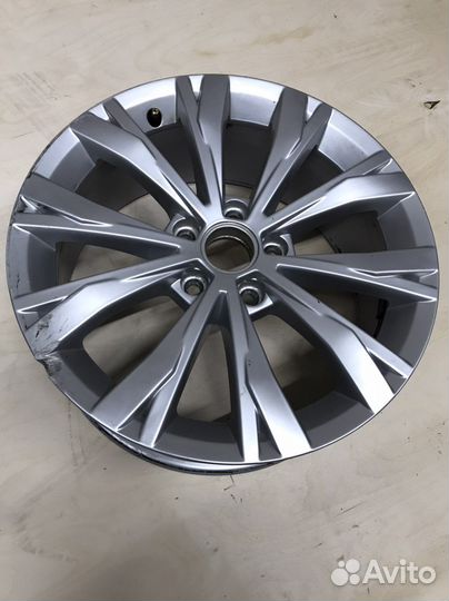 Колесный диск R17 с дефектом Tiguan 2